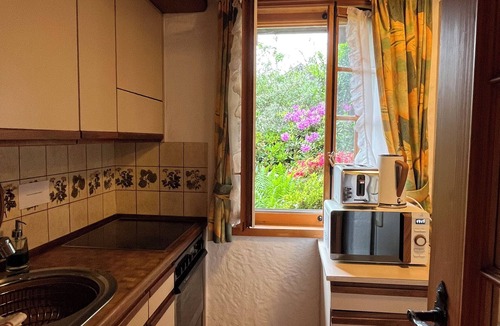 Unterseen Cottage | Romantic oasis with fireplace near mountains