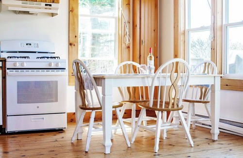 Boutiliers Point Cottage | Romantic Oceanfront Cottage | Private Wood-Fired Hot Tub | Near Halifax