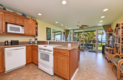 Napili Condo | Romantic! Oceanfront Air Conditioned Condo #114