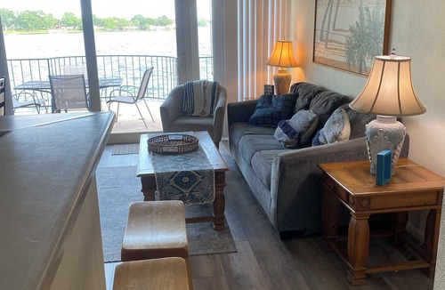 Seven Coves Apartment | Romantic or family oriented nBalcony over Lake Conroe easily design for fishing