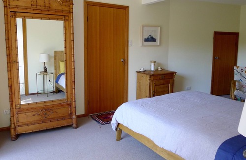 Phegans Bay Bed & Breakfast | Romantic Owls Nest + Water Views