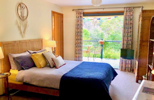 Phegans Bay Bed & Breakfast | Romantic Owls Nest + Water Views