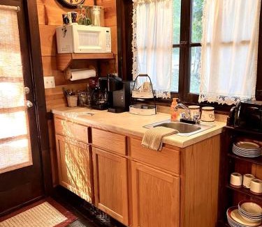 Branson House | Romantic Ozarks Cabin Rental in Secluded Woodland near Branson, Missouri