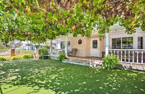 North Central House | Romantic Pasadena Home w/Covered Porch!