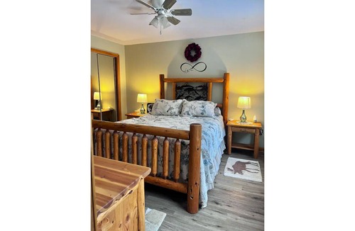 Island Falls House | Romantic peaceful & private by Pleasant Lake.