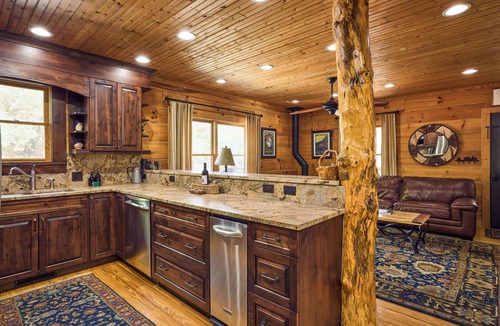 Penrose Cabin | Romantic Penrose Cabin w/Pond, Trails & Hot Tub