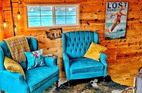 Shelton Cabin | Romantic, pet friendly lakefront cabin!
