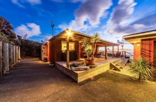 New Lynn House | Romantic Piha