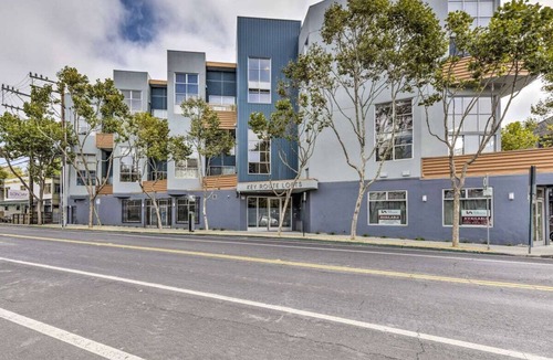 Emeryville Apartment | Romantic Plant filled studio Beautiful vibes! Spa Services Available