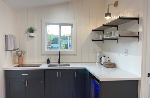 Strawberry Cottage | Romantic & Private Cottage for Two!