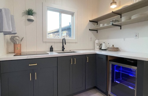 Strawberry Cottage | Romantic & Private Cottage for Two!