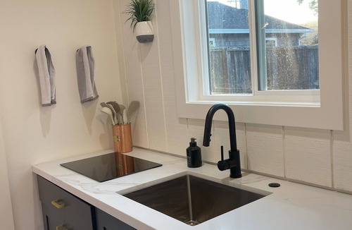 Strawberry Cottage | Romantic & Private Cottage for Two!