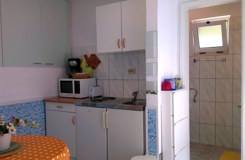 Komarna Apartment | Romantic, quite, seafront apartment, sunbeds, barbecue, all by the sea. For 2p