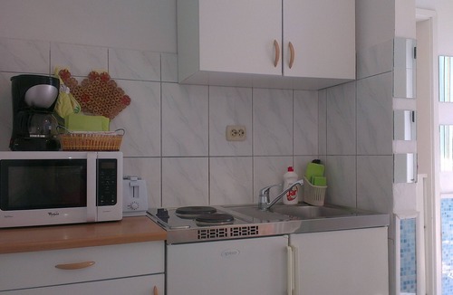 Komarna Apartment | Romantic, quite, seafront apartment, sunbeds, barbecue, all by the sea. For 2p