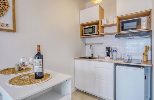 Bastide Apartment | Romantic & Refined Escapade in Bordeaux