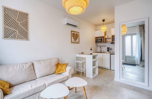 Bastide Apartment | Romantic & Refined Escapade in Bordeaux