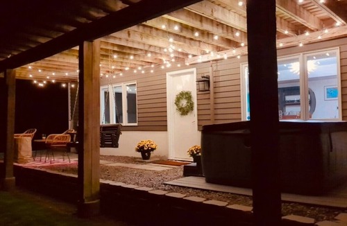 Westside Apartment | Romantic Retreat, Hot Tub, Firepit