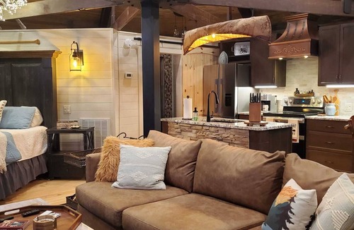 Big Canoe Cabin | Romantic Retreat in the Treetops of Big Canoe with Hot Tub & Stunning Views!