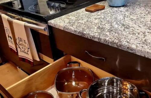 Big Canoe Cabin | Romantic Retreat in the Treetops of Big Canoe with Hot Tub & Stunning Views!