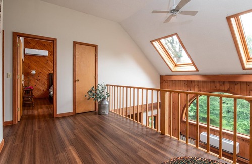 South Londonderry House | Romantic Retreat - Minutes from Stratton