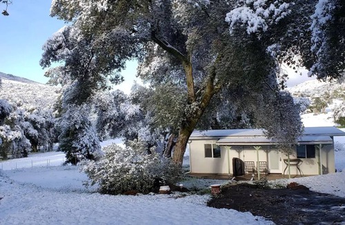 Descanso House | Romantic Retreat/private fishing lake and tennis court near Julian