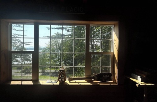 Northville House | Romantic Retreat with a Jacuzzi "En Suite"!