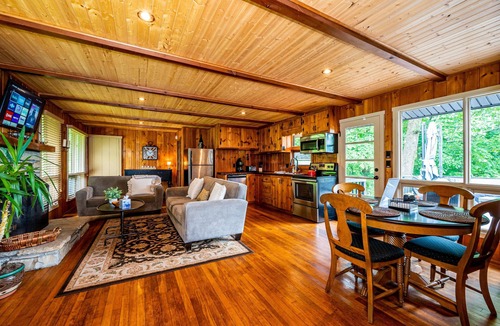 Helmsburg Cabin | Romantic Ridge Cabin | Hot Tub, Views & Near Nashville 1BR, 1BA