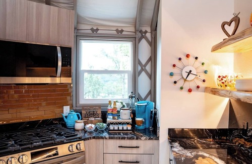 Dripping Springs Cottage | Romantic Ritz of Yurts with Private Hot Tub