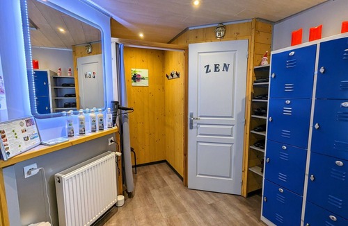 Ferdrupt House | Romantic Riverside Cabin with Panoramic Terrace and Private Sauna Session