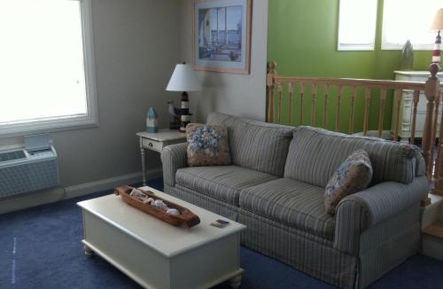 Edgecomb Apartment | Romantic riverside Sheepscot Harbour Studio #308