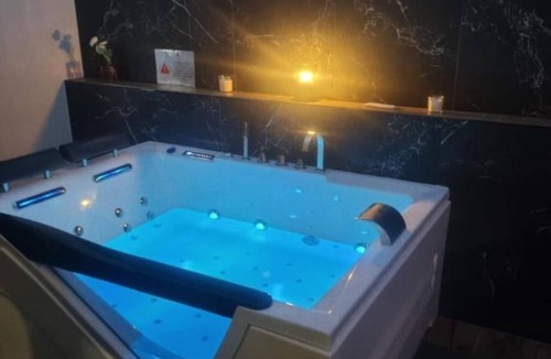 Bouxieres-aux-Dames Apartment | Romantic room near Nancy