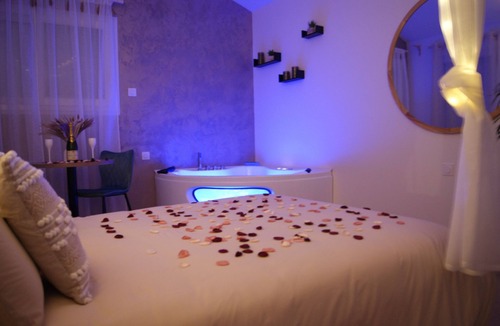 Lunas Apartment | Romantic room in nature