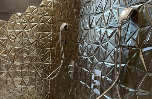 Roujan Apartment | Romantic room with private jacuzzi