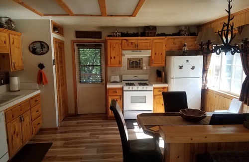 Big Bear City Cabin | Romantic, Rustic Log Cabin EXCLUSIVELY for Couples/Small Families; 4 PERSON MAX