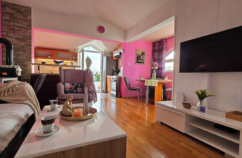 Zadar Apartment | Romantic Sea-View Apartment in Zadar, Parking and Wi-Fi
