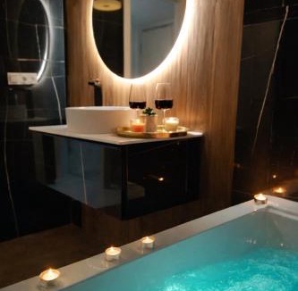 Ensanche Diputacion Apartment | Romantic Sea View Studio with Jacuzzi in Alicante Center