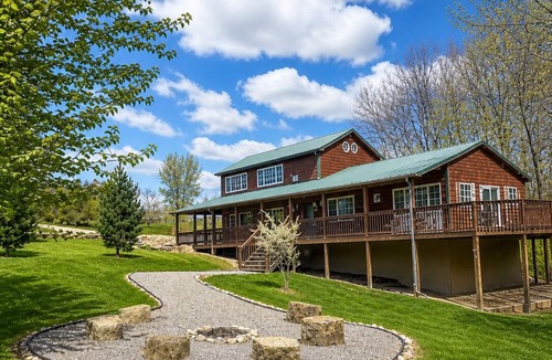 Ferryville Cabin | Romantic Secluded Cabin w/Hot Tub, Private Driftless Escape