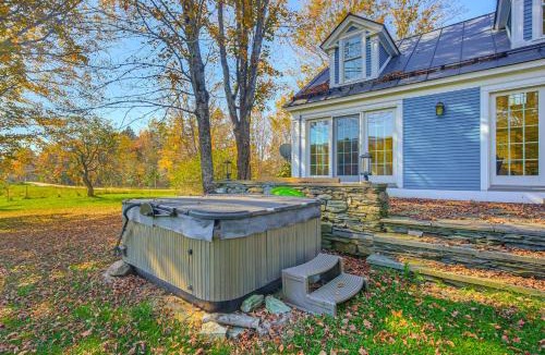 Rochester House | Romantic, Secluded Vermont Getaway with Hot Tub