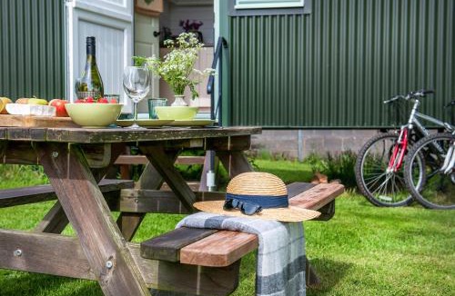 Kenilworth House | Romantic Shepherds Hut, Kenilworth