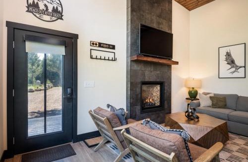 Philipsburg House | Romantic Ski Getaway, Private Cabin, Hot Tub