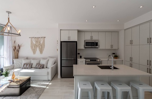 Innisfil Condo | Romantic Stay at Friday Harbour Resort Lake Simcoe