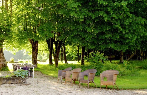 Chalais Apartment | Romantic stay in a medieval castle with pool