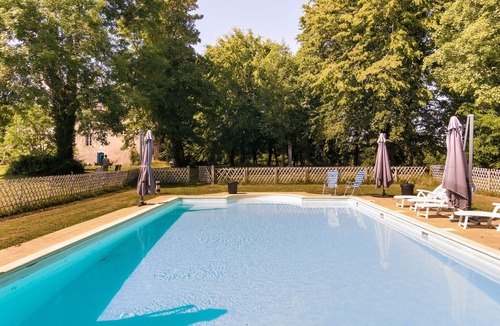 Chalais Apartment | Romantic stay in a medieval castle with pool