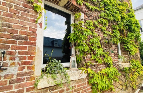 Sainte-Eusoye Apartment | Romantic Suite "Love Room" with Jacuzzi