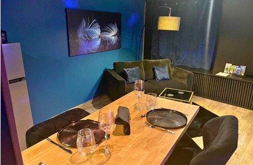 Sainte-Pezenne Apartment | *Romantic Suite: Private SPA and Pool Table*