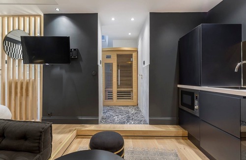 Carnot - Gailleton Apartment | Romantic Suite - Sauna and Balneo