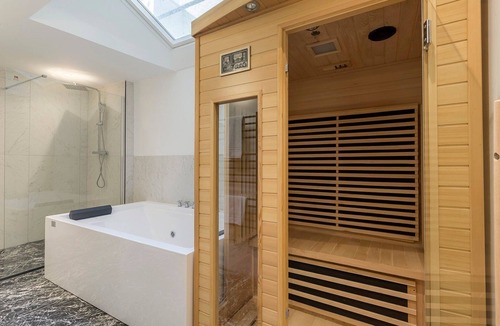 Carnot - Gailleton Apartment | Romantic Suite - Sauna and Balneo