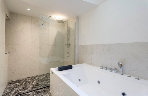 Carnot - Gailleton Apartment | Romantic Suite - Sauna and Balneo