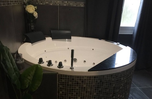 Sernhac Apartment | romantic suite the cocoon