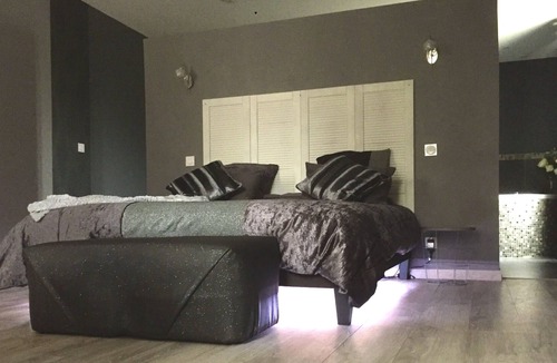 Sernhac Apartment | romantic suite the cocoon